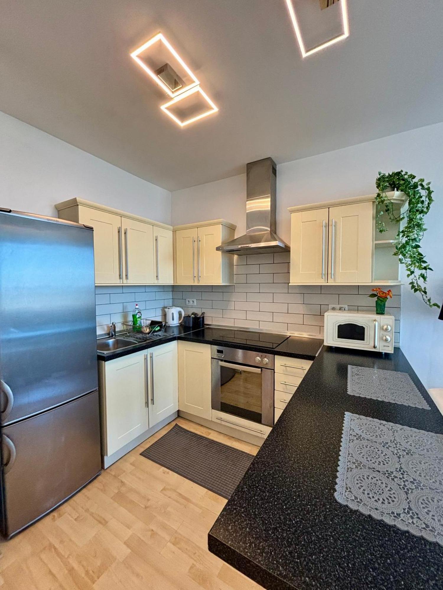 Апартаменты Three Towers With Beautiful View And Parking! Братислава Экстерьер фото
